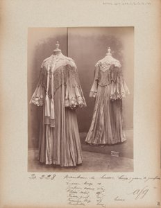 Album Page: House of Worth, Coat 作者 法国摄影师