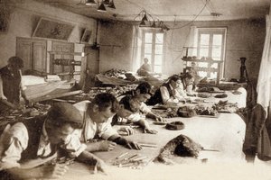 法国奥布松挂毯厂，约 1900 年（黑白照片） 作者 法国摄影师