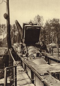 German 380 mm railway gun of the type used in the bombardments of Verdun and Dunkirk, France, World War I