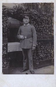 German army soldier (b/w photo) 作者 德国摄影师