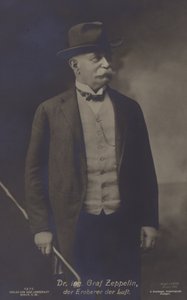 冯-齐柏林（Graf Ferdinand von Zeppelin），德国飞艇设计师和建造者（黑白照片）。 作者 德国摄影师