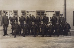 德军步兵群（黑白照片）。 作者 德国摄影师