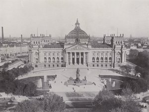 Reichstags-Gebaude Und Bismarck-Denkmal (b/w photo) 作者 德国摄影师