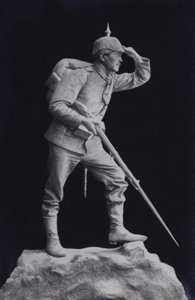 第一次世界大战德国士兵的雕塑俯瞰战场（黑白照片） 作者 德国摄影师