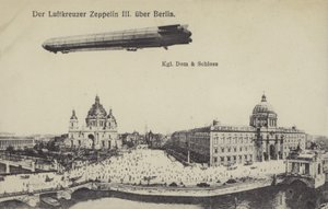 Zeppelin LZ III在柏林上空飞行（黑白照片）。 作者 德国摄影师
