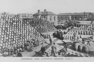 Cooperage yard，Guinness Brewery，都柏林，爱尔兰（黑白照片）