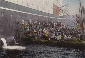 日本，约 1912 年：在长崎港的船上取煤（照片） 作者 摄影师 日本人