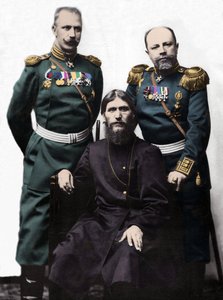 格里高利 (Grigory) 列菲莫维奇·诺维赫，被称为拉斯普京 (Rasputin) (1869-1916) 与上尉冯·洛曼 (von Lohman) 和普佳廷亲王上校。 （从左到右：米哈伊尔·普佳廷王子、格里高利·拉斯普京和 D 洛曼上校）