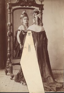 [卡斯蒂格利翁伯爵夫人]，1895年。 作者 皮埃尔·路易斯·皮尔森