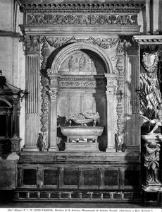 安东尼奥·罗塞利纪念碑（大理石） 作者 彼得罗·伦巴多（Pietro Lombardo）