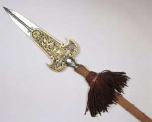 法国国王路易十四（1638-1715）的守卫长矛（钢和金镶木）