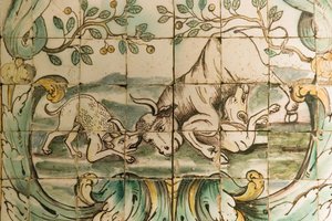 描绘狗攻击公牛的珐琅瓷砖，来自Palacio da Praia的狩猎室，贝伦，1680（陶瓷） 作者 葡萄牙语学校