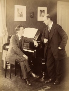 Alexander Zemlinsky和Arnold Schönberg在布拉格，1917年。 作者 布拉格。摄影工作室 Schlosser 和 Wenisch