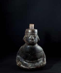 带手柄的拟人花瓶/秘鲁，莫奇卡文化（陶土）