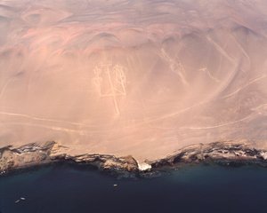 帕拉卡斯烛台或安第斯山脉烛台的鸟瞰图，位于皮斯科湾 (1983 - 摄影) 作者 史前史前