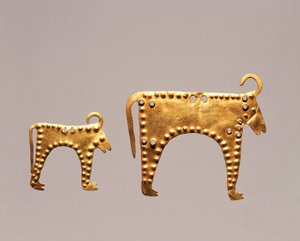 瓦尔纳出土的动物雕像，36 号墓（金箔） 作者 史前史前