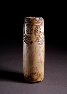 偶像作为专栏。 象牙雕塑，约公元前 5000 年 作者 史前史前