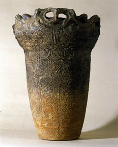 绳文时代（日本史前时代）的大型陶土花瓶。 罗马，国立东方艺术博物馆。 作者 史前史前