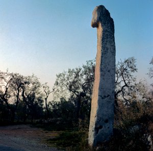 史前：和尚。 新石器时代的门希尔（公元前 6000-3000 年）。 彼得的年龄。 石高 370 厘米莫杜尼奥，普利亚，意大利巴里省。 作者 史前史前