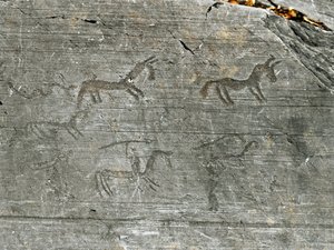 Zotsogola, chitukuko cha Camunni, luso lamiyala: thanthwe lamanda lakusaka, msaki amaliza mkondo. Nthawi pakati pa Neolithic ndi Bronze Age. Capo di Ponte, Naquane Rock Engravings National Park, Valcamonica, Val Camonica, Ital 作者 史前史前