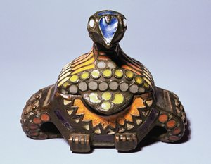 塔拉什基诺作坊的鸽子盒，约1908年（青铜和珐琅）。 作者 玛丽亚·特尼谢娃公主