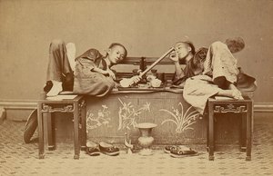 [鸦片吸烟者]，1870年代。 作者 潘伦