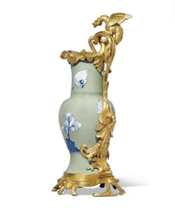 一对路易十五时期的瓷器之一，瓷器1662-1722年，约c.1745-49底座（ormolu瓷）