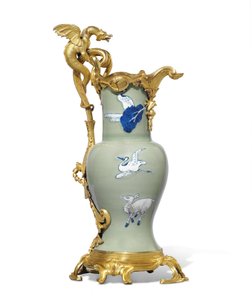 一对路易十五时期的瓷器之一，瓷器1662-1722年，约c.1745-49底座（ormolu瓷）
