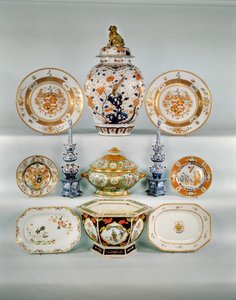 伊万里花瓶；玫瑰花纹盘，约1724年；法米勒玫瑰花盆和盖子；两个青花郁金香花瓶；法米勒玫瑰花纹盘；科内利斯-普伦克的伊万里盘；法米勒玫瑰长方形盘子；法米勒玫瑰六角形花园（瓷器 作者 清代中文学校