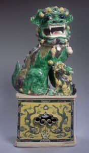 康熙时期（1662-1722）（瓷器）大型佛教狮子和幼崽