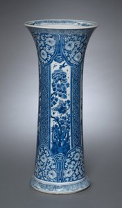 带盖花瓶 作者 清代中文学校