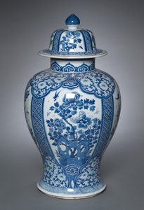 带盖花瓶，1662-1722 作者 清代中文学校