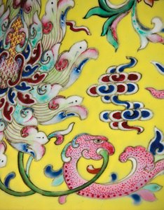 一对皇家粉彩玫瑰花瓶（陶瓷）中的一个的细节