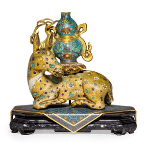 一对横卧鹿（镀金铜和景泰蓝珐琅）