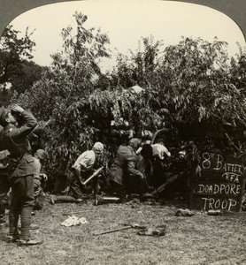 佩戴防毒面具的枪手，第一次世界大战，1914-1918年。 作者 现实旅行社