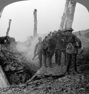 第一次世界大战，1914-1918年，审问一名德国士兵，霍亨索伦要塞，法国。 作者 现实旅行社