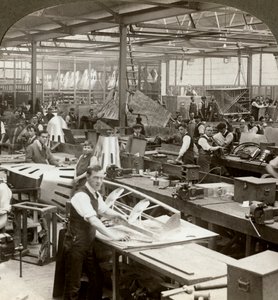 飞机厂的钣金工人，第一次世界大战，1914-1918年 作者 现实旅行社