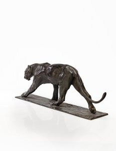 豹行走，后腿抬高，c.1904（涂青铜）