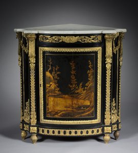 转角柜，约1765年至1770年（黑檀木贴面，日本漆，镀金青铜坐骑） 作者 雷内·杜波依斯（Rene Dubois）