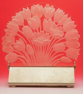 &39;Tulipes&39;，一种透明的磨砂灯具，采用&39;半透明&39;形式（玻璃） 作者 勒内·朱尔斯·拉利克