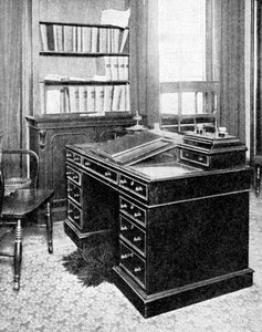 查尔斯·狄更斯的椅子和桌子，1923年在加兹希尔使用。