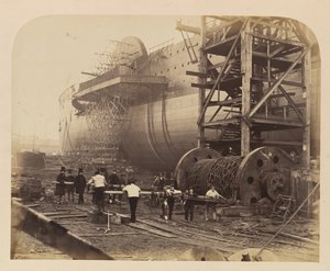 1857年11月18日，在大东方号的发射链旁边工作的人。