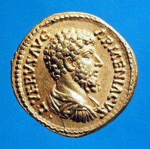 Aureus（正面）有Lucius Verus（公元161-公元169年）的半身雕像，垂肩带帽。(金)铭文。l vervs avg armeniacvs 作者 小说