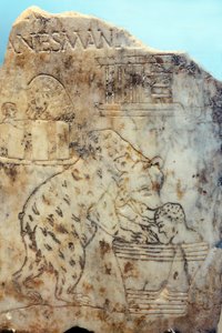 熊展，2-3世纪（大理石碑刻）。 作者 小说