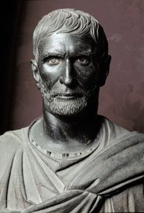 布鲁图斯半身像 (Bruto Capitolino) (Capitolin) - 青铜雕塑，公元前 300 年，尺寸 79 cm - 罗马，Musei Capitolini，Palazzo dei Conservatori，Sala dei Trionfi - Lucius Junius Brutus 的半身像，被称为 Capitoline Brutus - 青铜雕塑