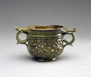 绿釉Skyphos，带凸起手柄，叶子和浆果造型，公元1-100年（兵马俑） 作者 小说