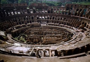 Colisee 的内部视图，建于 70 至 80 年之间（摄影） 作者 小说