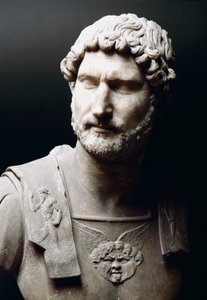 哈德良皇帝 (Aelius) 的大理石半身像 (公元 76-138 年) - 罗马国会博物馆 - 哈德良皇帝 (Aelius) 的半身像 (76-138) - 大理石雕塑 - 罗马国会大厦博物馆 (意大利) 作者 小说