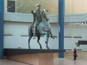 Marcus Aurelius statue (bronze) 作者 小说