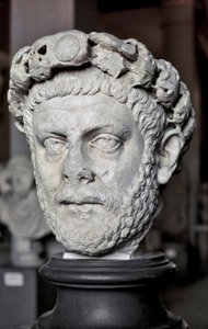 罗马艺术：戴克里先 (Gaius Aurelius Valerius Diocletianus，245-316) 的半身像，284 至 305 年的罗马皇帝。大理石雕塑。 伊斯坦布尔，考古博物馆。 作者 小说